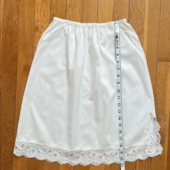 Vanity Fair Vintage Made in USA Lace Trim Elasticic Waist White Half Slip Skirt - Picture 7 of 10